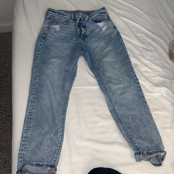 American Eagle Light Wash Mom Jeans Size 8 - Picture 1 of 2